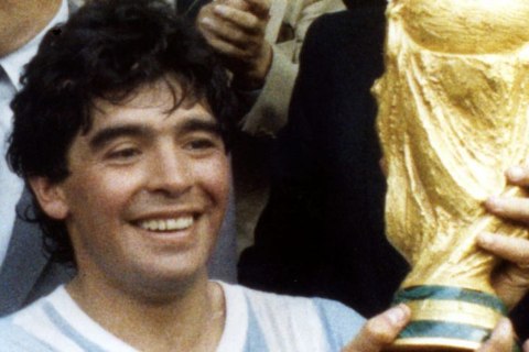 OMUL CARE PUTEA FACE ORICE: Diego Armando Maradona