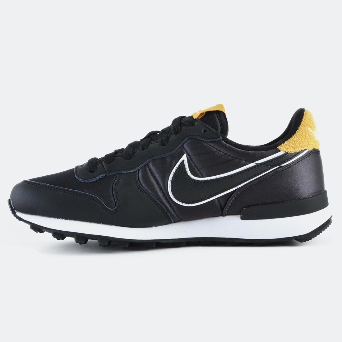 W INTERNATIONALIST HEAT Heat