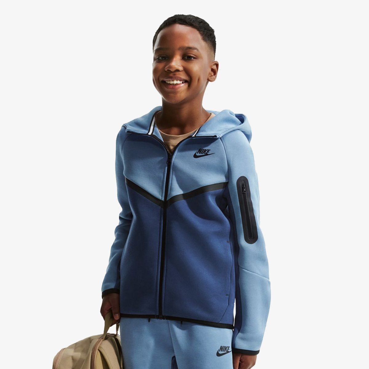 Imbracaminte barbati, femei si copii - Nike, Adidas, Champion