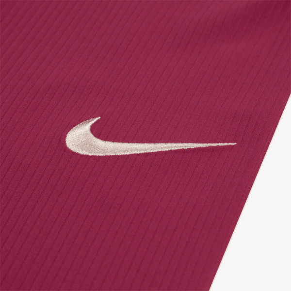 Nike Set Swoosh On Pointe 