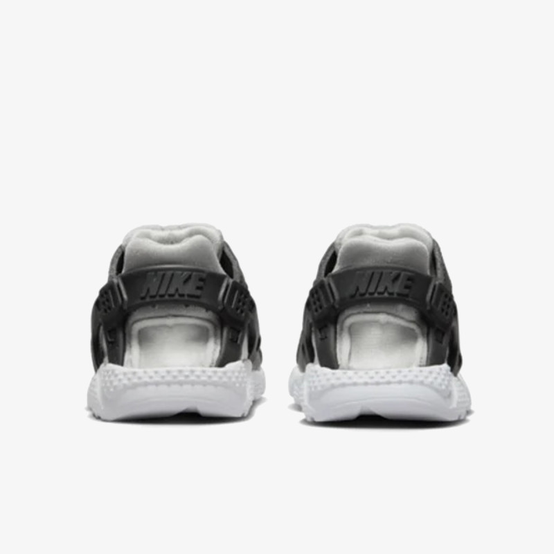 Nike Pantofi Sport HUARACHE RUN 