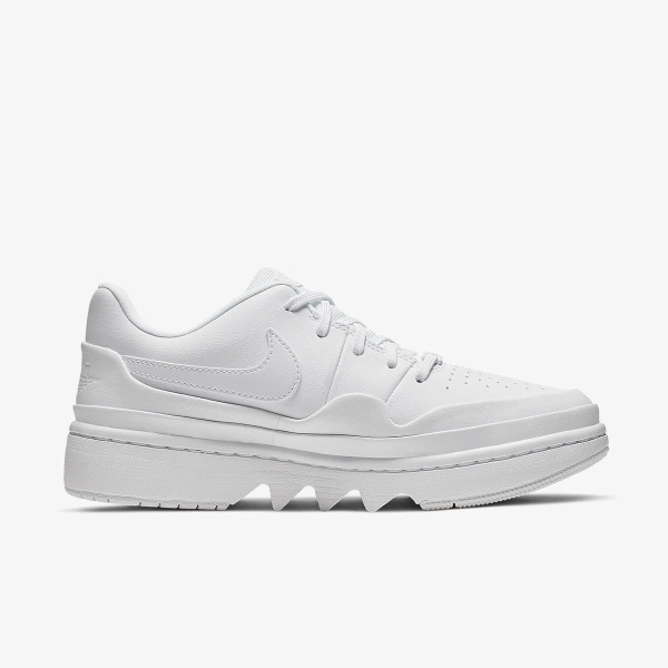 Nike Pantofi Sport WMNS AJ 1 JESTER XX LOW LACED 