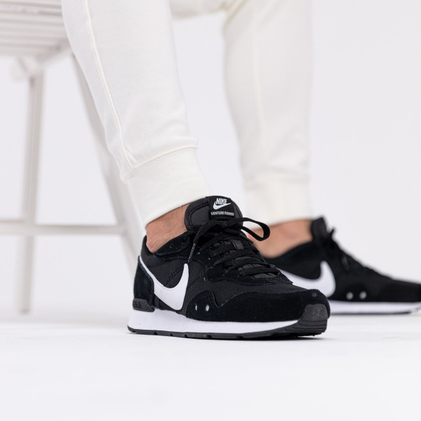 Nike Pantofi Sport Venture Runner 