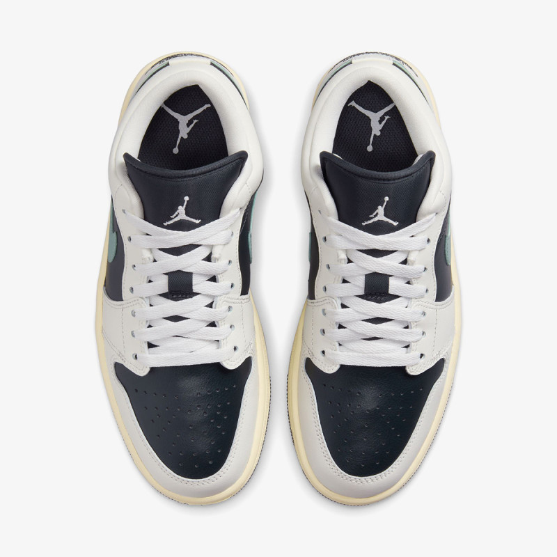 Nike Pantofi Sport WMNS AIR JORDAN 1 LOW 