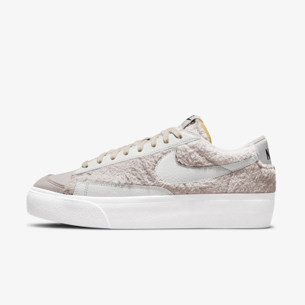 Nike Pantofi Sport WMNS BLAZER LOW PLATFORM 