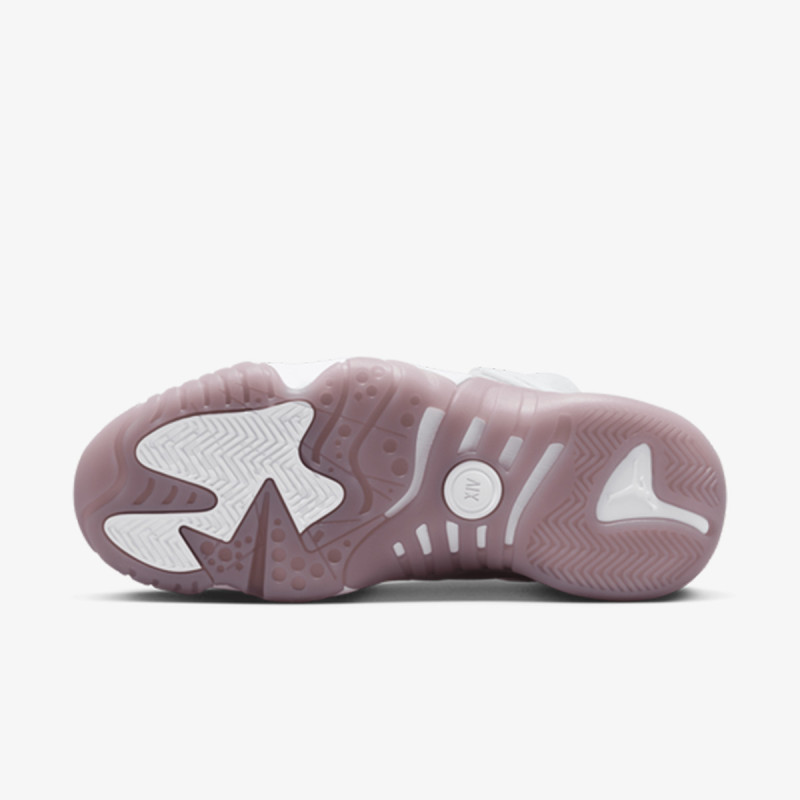 Nike Pantofi Sport WMNS JUMPMAN TWO TREY 