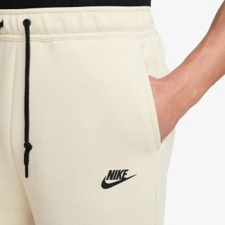Nike Pantaloni scurti Tech Fleece 