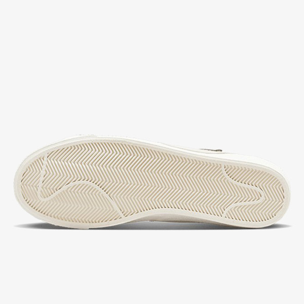 Nike Pantofi Sport BLAZER LOW 77 JUMBO SE 