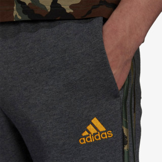 adidas Pantaloni de trening ESSENTIALS FLEECE CAMO-PRINT 