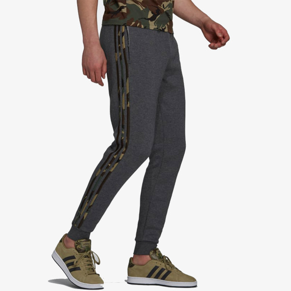 adidas Pantaloni de trening ESSENTIALS FLEECE CAMO-PRINT 