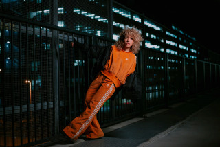 adidas Pantaloni ADICOLOR CLASSICS CHUNKY VELOUR PANTS<br /> 