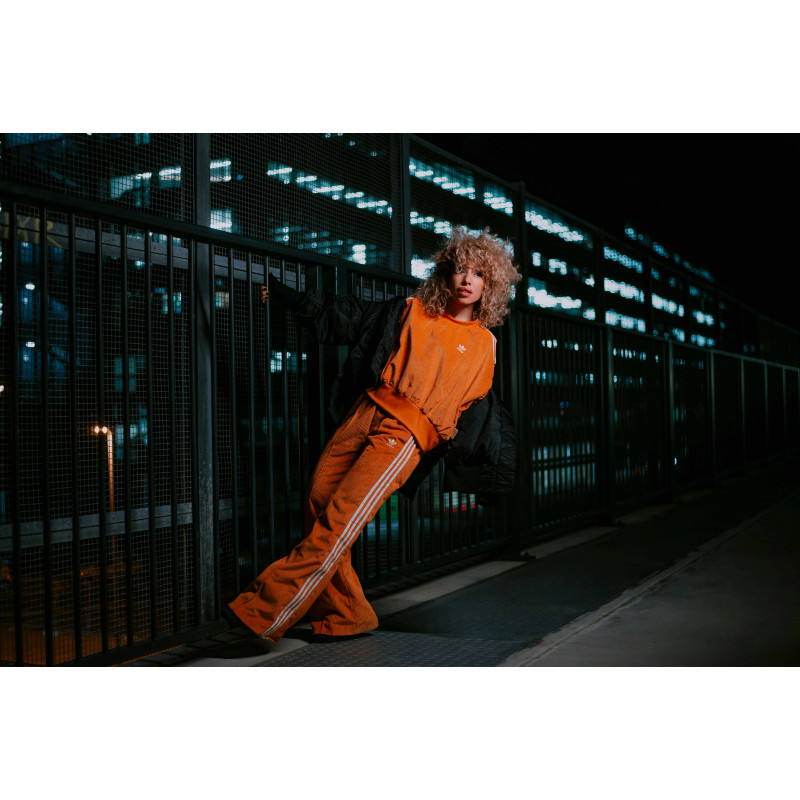 adidas Pantaloni ADICOLOR CLASSICS CHUNKY VELOUR PANTS<br /> 