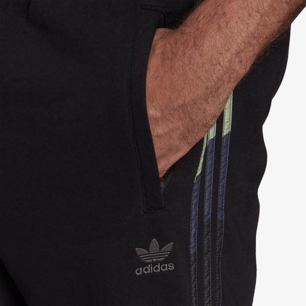 adidas Pantaloni de trening Graphic Camo 