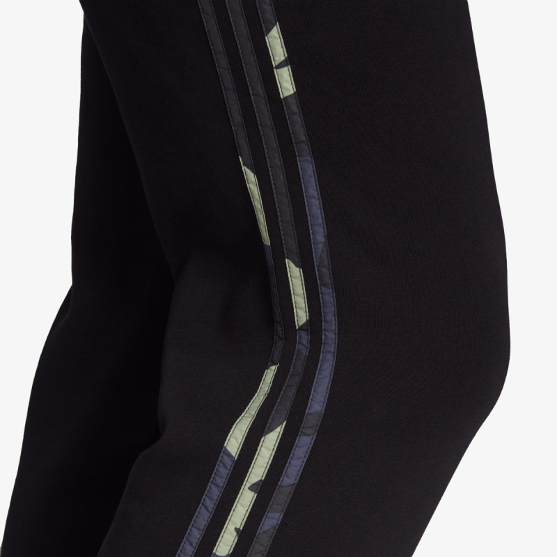 adidas Pantaloni de trening Graphic Camo 