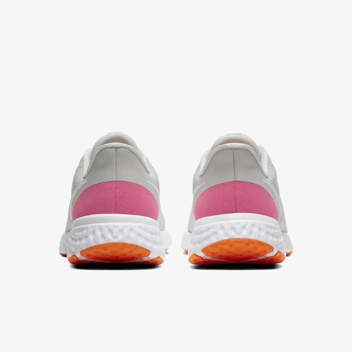 Nike Pantofi Sport WMNS NIKE REVOLUTION 5 